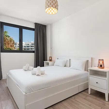 Penthouse Moderne Et Cosy Pour Vos Accessible A Pied Depuis La Εστεπόνα