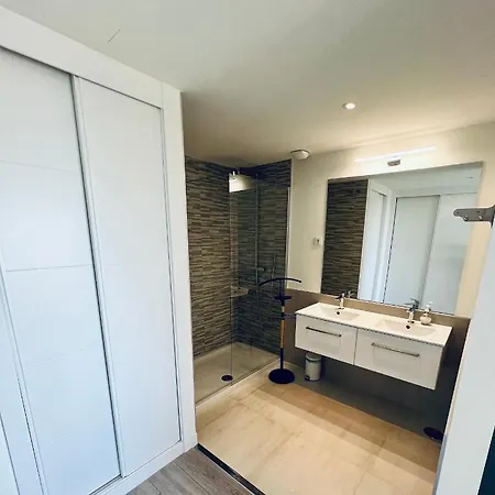 Penthouse Moderne Et Cosy Pour Vos Accessible A Pied Depuis La Apartament